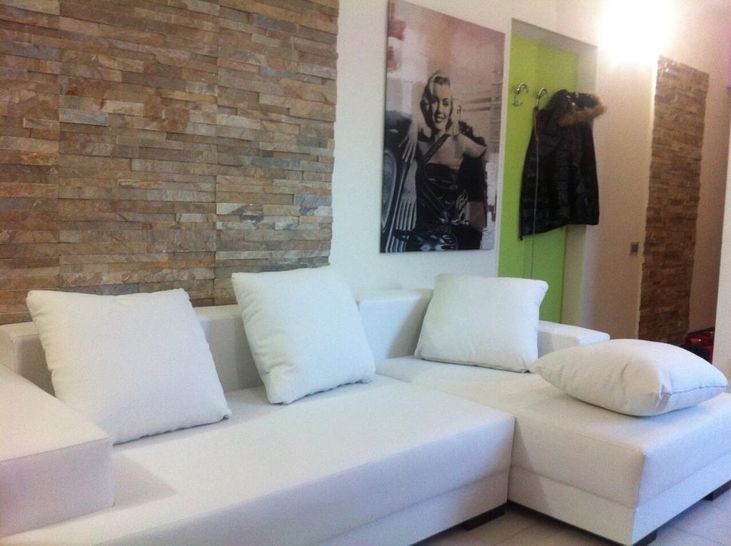 Is Pardinas Villa Sant'Andrea  Rum bild
